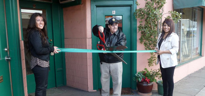 Eluxur-RIbbon-Cutting-1-(Nedie-Valencia,-Mayor-John-Gawlik,-Samantha-Sorensen)